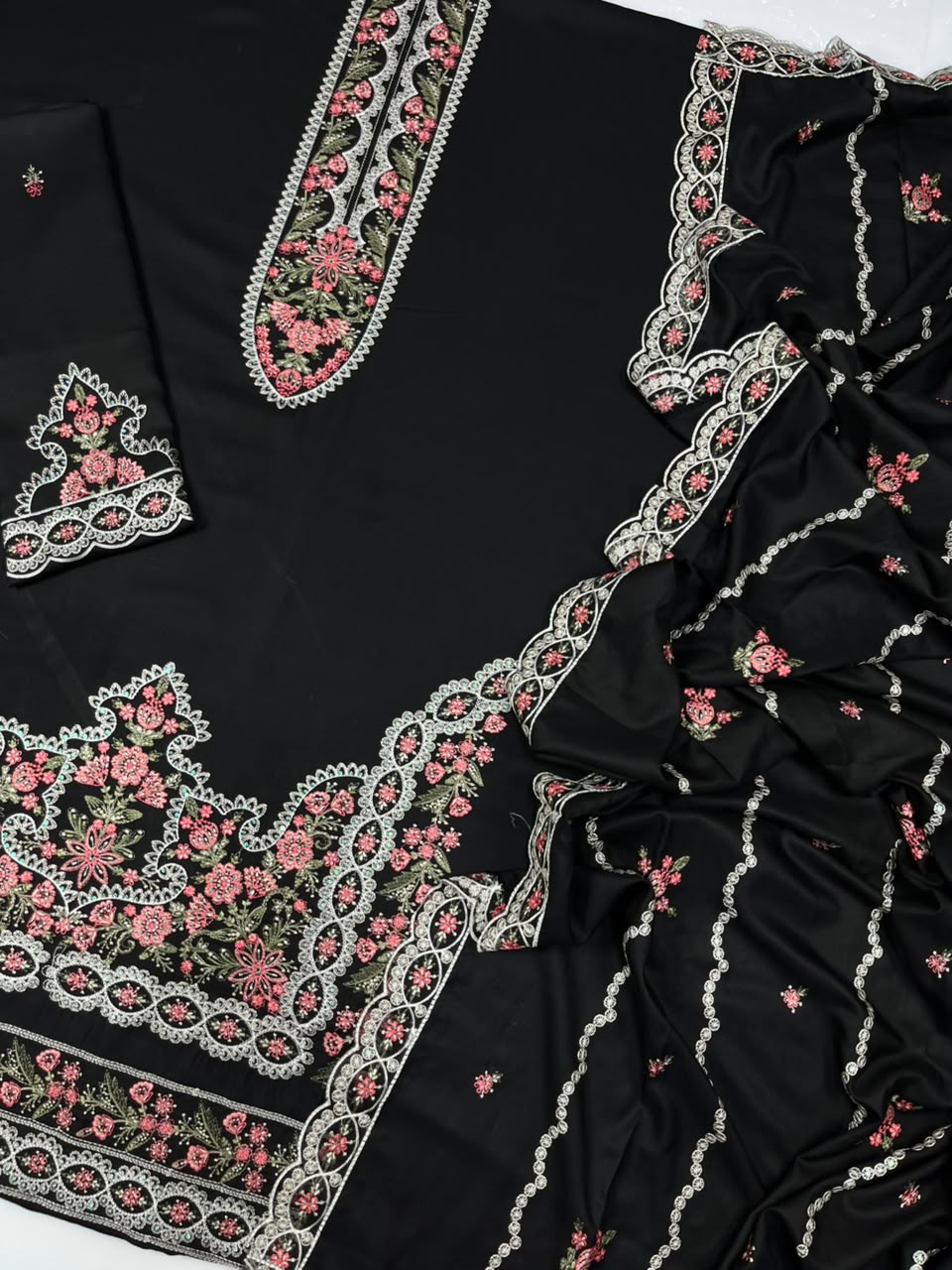 Crimson Winter Dhanak 3-Piece — K 208